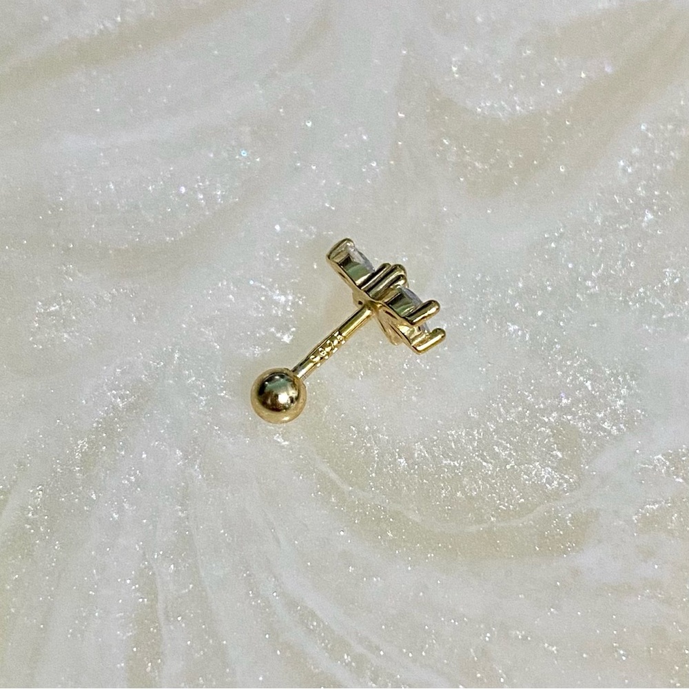 Elegant Gold S925 Flower cartridge Stud Earring - Picture 3 of 5